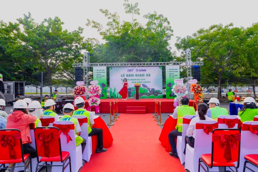 Cty tổ chức sự kiện Phú Mỹ Media tổ chức lễ bàn giao xe giữa Cty CP Liên Kết Toàn Cầu PWT và XCMG Việt Nam